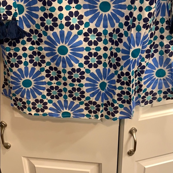 Exotic blouse with assorted blue flowery patterns - Picture 4 of 4